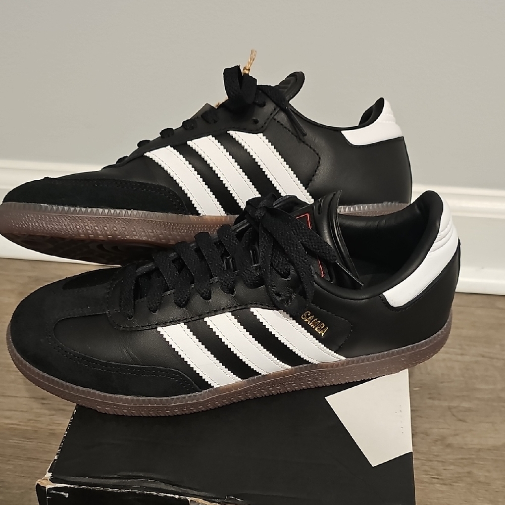 Adidas Unisex Black and White Samba Soccer Athletic Shoes